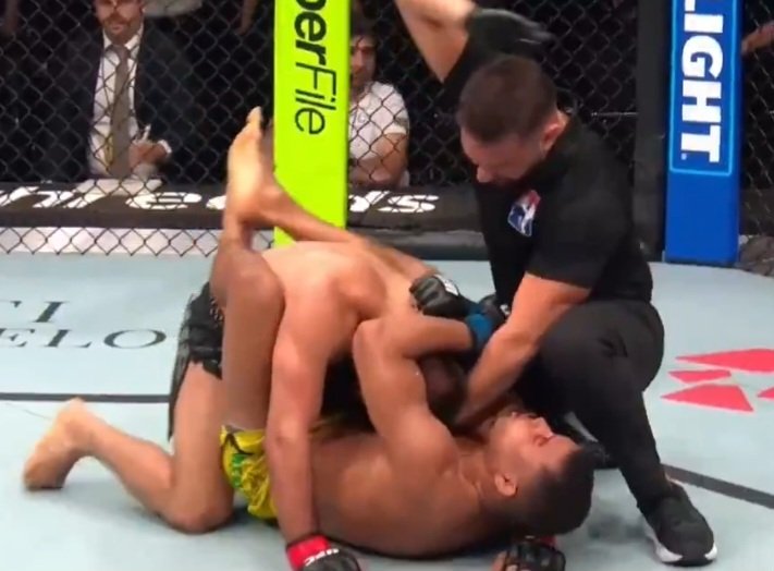 طاهر عبداللاييف يفوز في ظهوره الأول بـ UFC Baku وسط جدل حول قرار الإيقاف