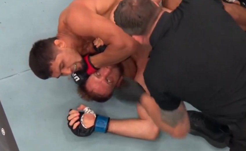 نورسولتون روزيبويف يواصل التألق في UFC Baku ويحقق فوزه الثالث تواليًا بإخضاع قوي
