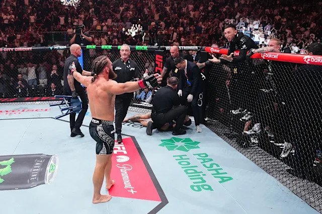 رافائيل فيزيف يتألق أمام جماهيره ويُسقط مانويل توريس بالضربة القاضية في UFC Baku