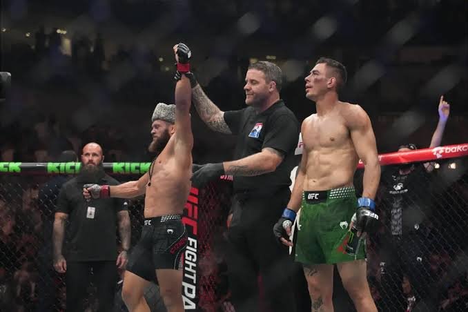 رافائيل فيزيف يخطف الأنظار في UFC Baku.. وإشادة من نجوم UFC بعد انتصاره المذهل