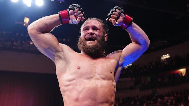فيزيف يهاجم تصنيف الذكاء الاصطناعي الجديد في UFC: إنه “هراء”.. ويرشح نفسه لنزال BMF