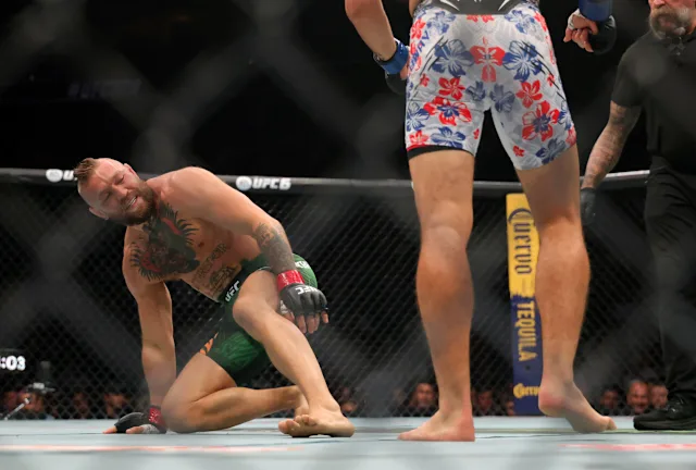 كونور ماكغريغور يكسر صمته بعد إصابته في UFC 329: “أعيش الجحيم... وسأعود”