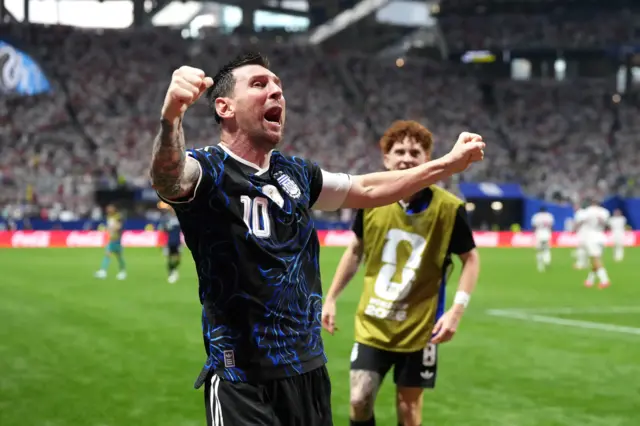 الأرجنتين تقلب الطاولة على إنجلترا وتبلغ نهائي كأس العالم 2026 بهدف قاتل في الوقت القاتل