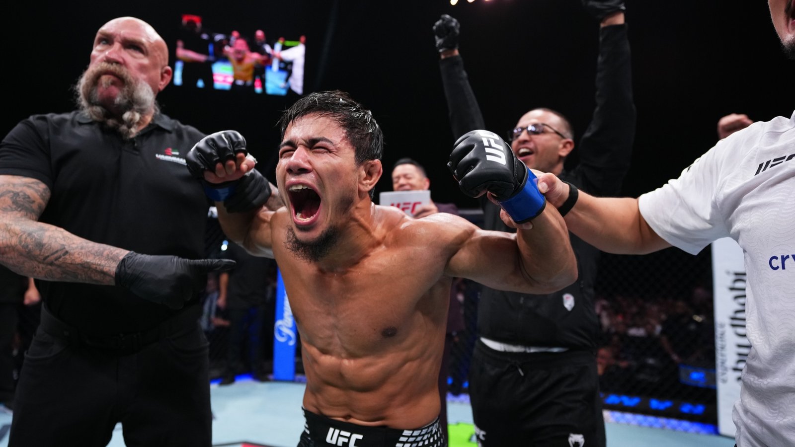 رمضان تيميروف يفجر مفاجأة مدوية بإسقاط ستيف إرسغ في الجولة الأولى بـ UFC Abu Dhabi