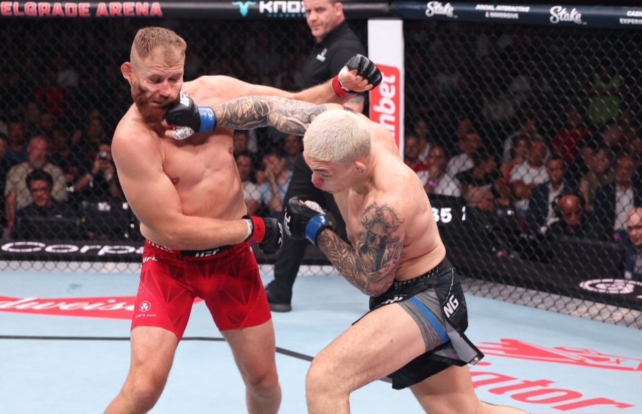 نافاجو ستيرلينغ يفجر مفاجأة مدوية ويسقط يان بلاهوفيتش في UFC Belgrade