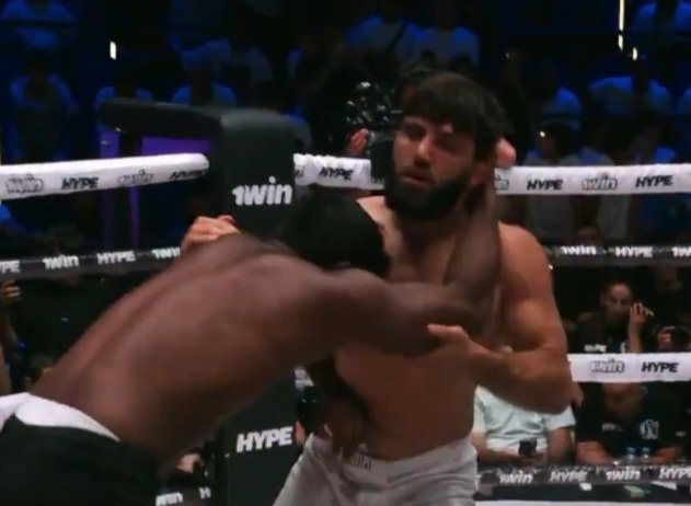 أرمان تساروكيان يواصل التألق خارج UFC بفوز سريع في الهند