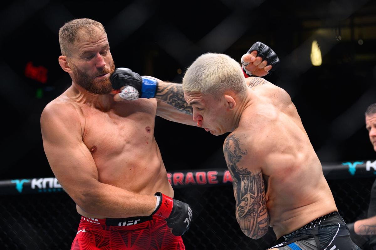 بلاهوفيتش ينشر صور إصابته بعد هزيمته أمام نافاجو ستيرلينغ في UFC Belgrade