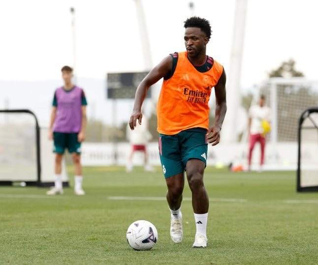 فينيسيوس جونيور يفاجئ جماهير ريال مدريد بخطوة غامضة وسط مفاوضات تجديد عقده