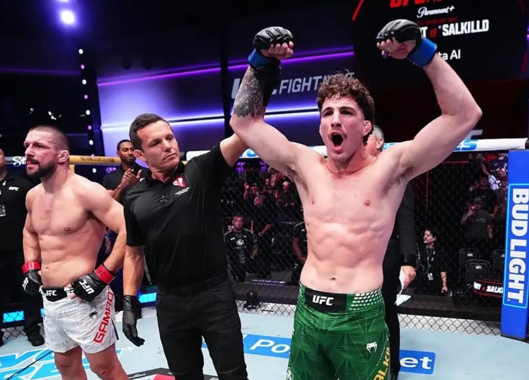 نجوم ومحللو MMA يتفاعلون مع انتصار كويلان سالكيلد الصادم في UFC Vegas 120