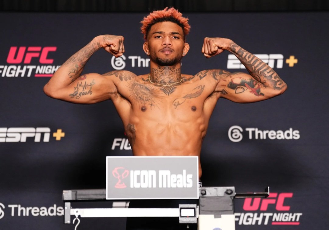 بعد اختياره كمقاتل احتياطي للنزال الرئيسي في UFC 330.. هل ينجح موراليس في الوصول للوزن المطلوب؟