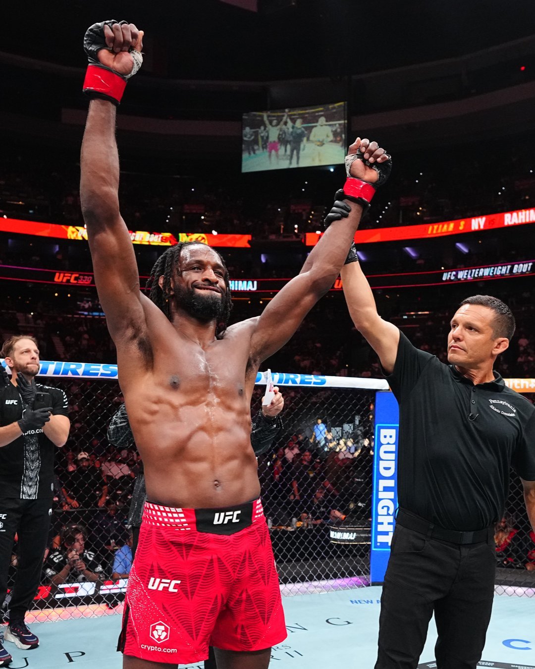 نيل ماغني يقلب المواجهة ويهزم رامز إبراهيماي بالإيقاف الفني في UFC 330