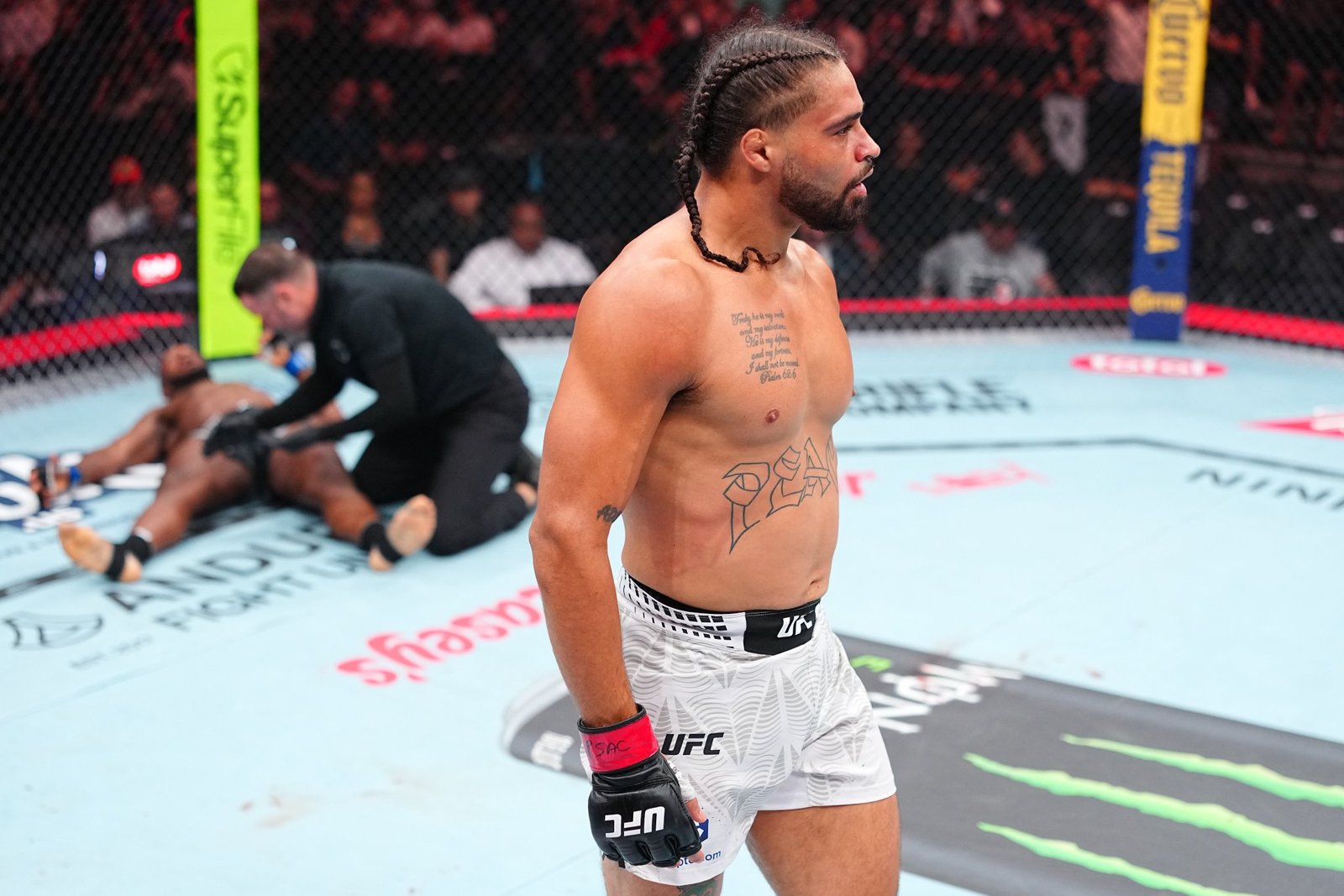 دونتي جونسون يحافظ على سجله المثالي بضربة قاضية في UFC 330 ويستهدف ثلاثة ألقاب