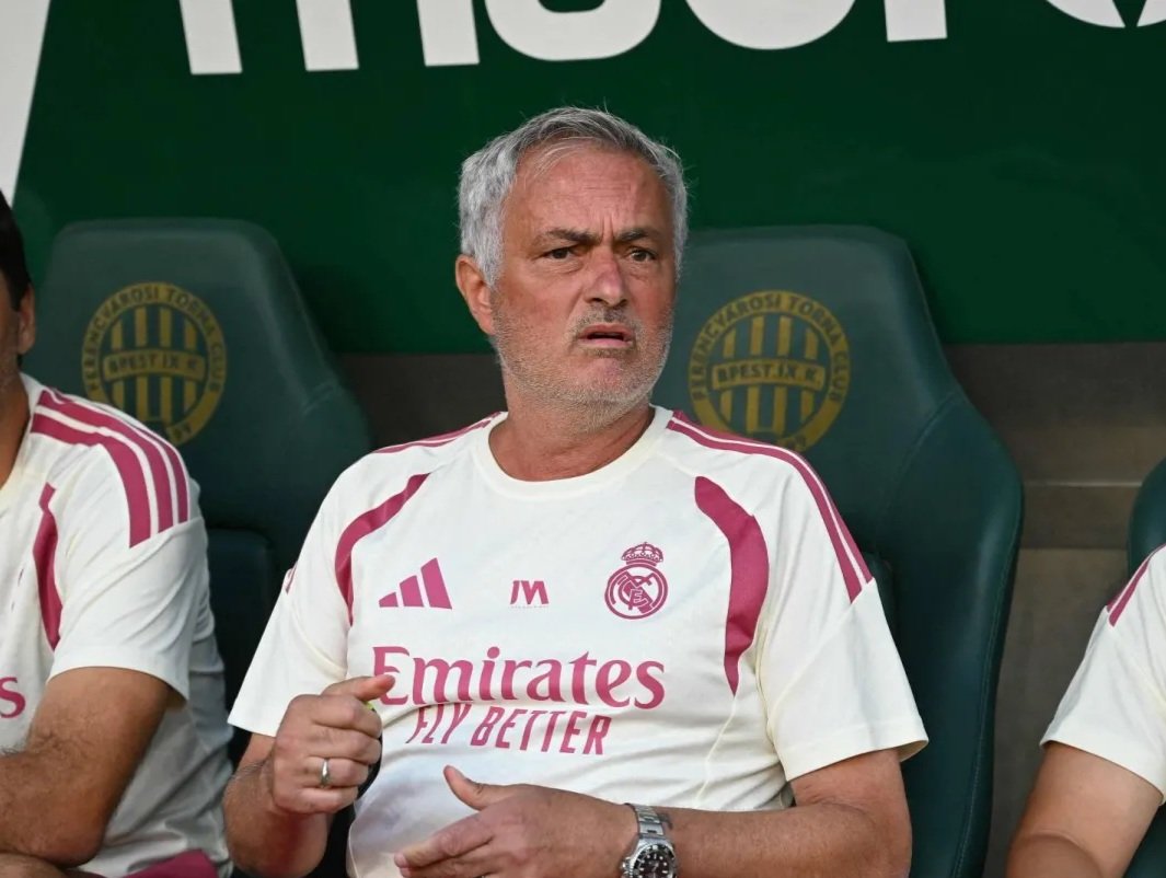 مورينيو يبدأ إعادة تشكيل جهاز ريال مدريد.. رحيل مدرب حراس المرمى