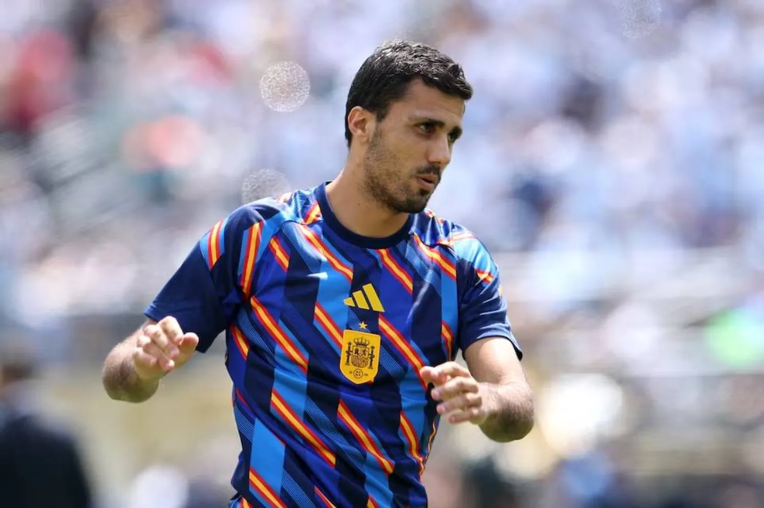 رودري يصل برشلونة تمهيدًا لإتمام انتقاله إلى الفريق الكتالوني