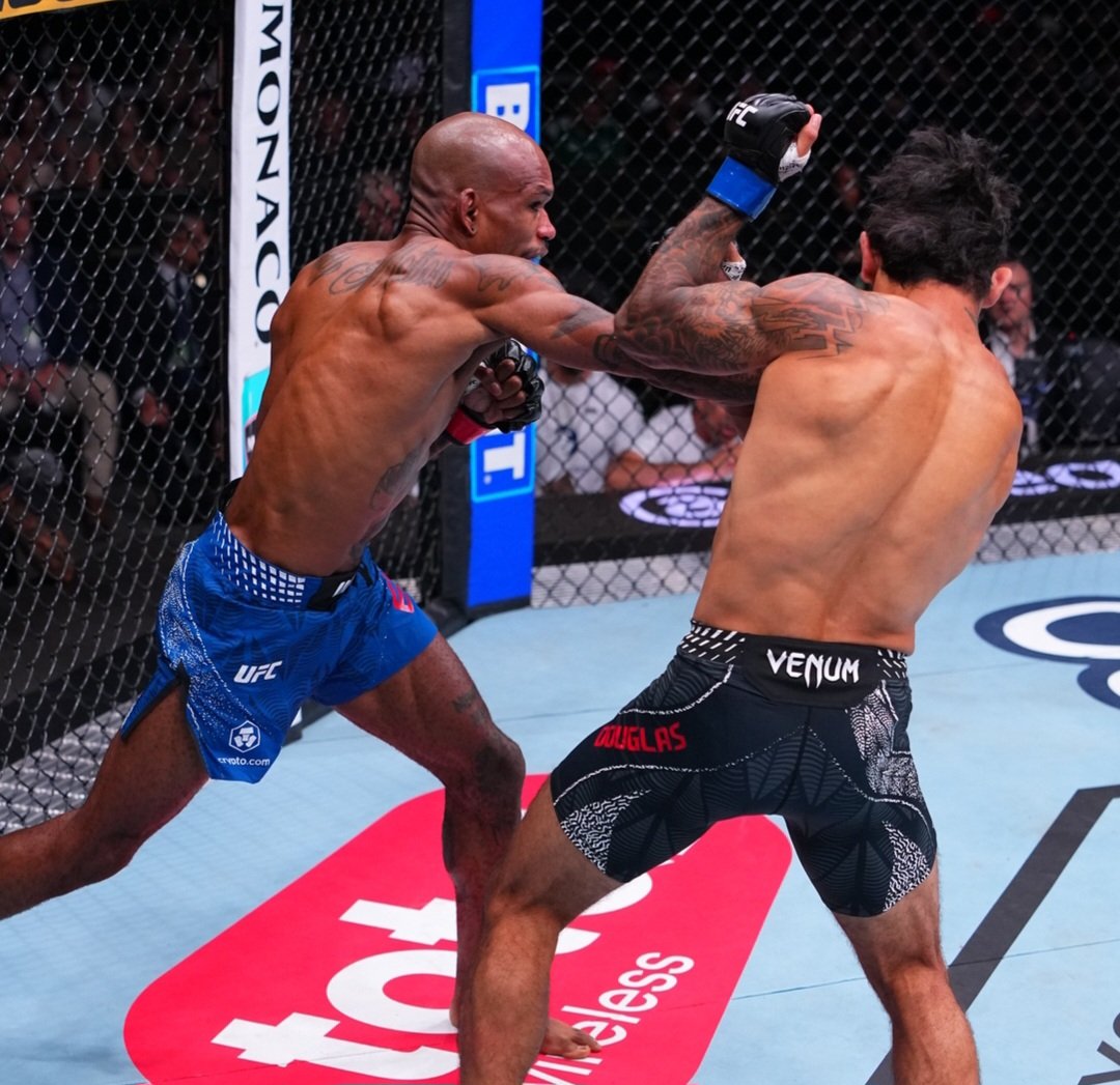 جمال إيمرز يفاجئ دوغلاس وينهي نزاله بالضربة القاضية في UFC Sacramento