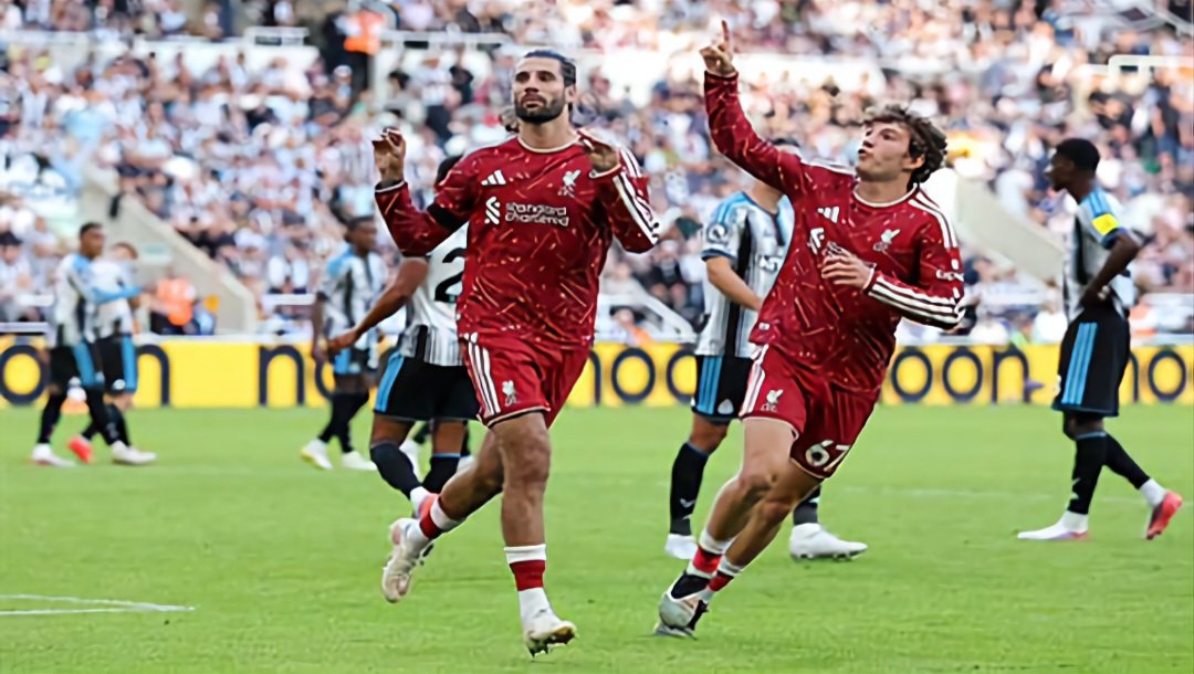 ليفربول ينجو من كمين نيوكاسل بتعادل مثير في افتتاح الدوري الإنجليزي