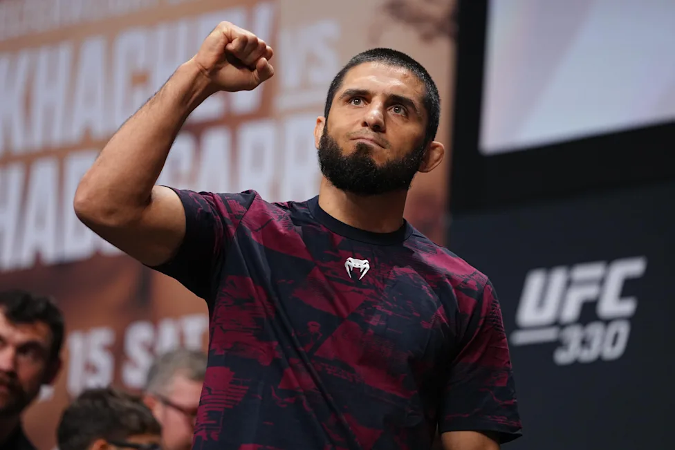 إسلام ماخاشيف يلمح إلى استمرار طويل في UFC ويحدد عدد نزالاته المقبلة