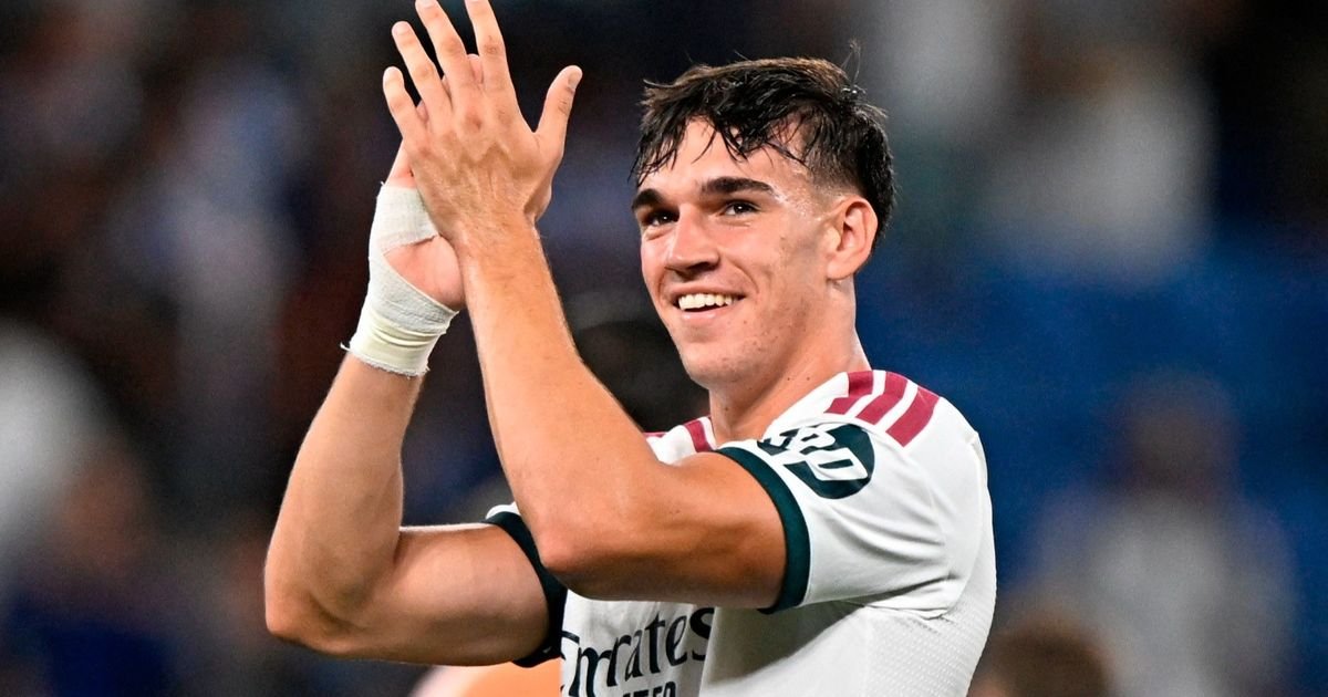 برشلونة يرفض صفقة كارلوس إسبّي.. وريال مدريد يحسمها ويمنحه بداية مثالية