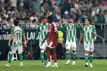 ريال بيتيس يصدم ريال مدريد ويوقف انطلاقة مورينيو بانتصار مثير في الليغا