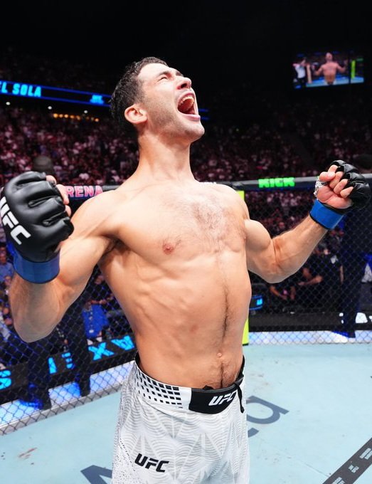 أكسل سولا يطيح بفارس زيام بضربة قاضية مدمرة في UFC Paris