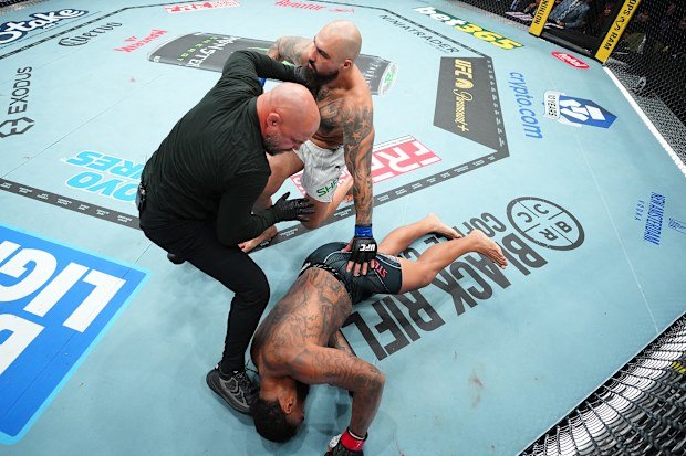 بعد هزيمته في 12 ثانية.. مقاتلو UFC ينتقدون جيبل ستيفسون بسبب مغادرته القفص مبكرًا