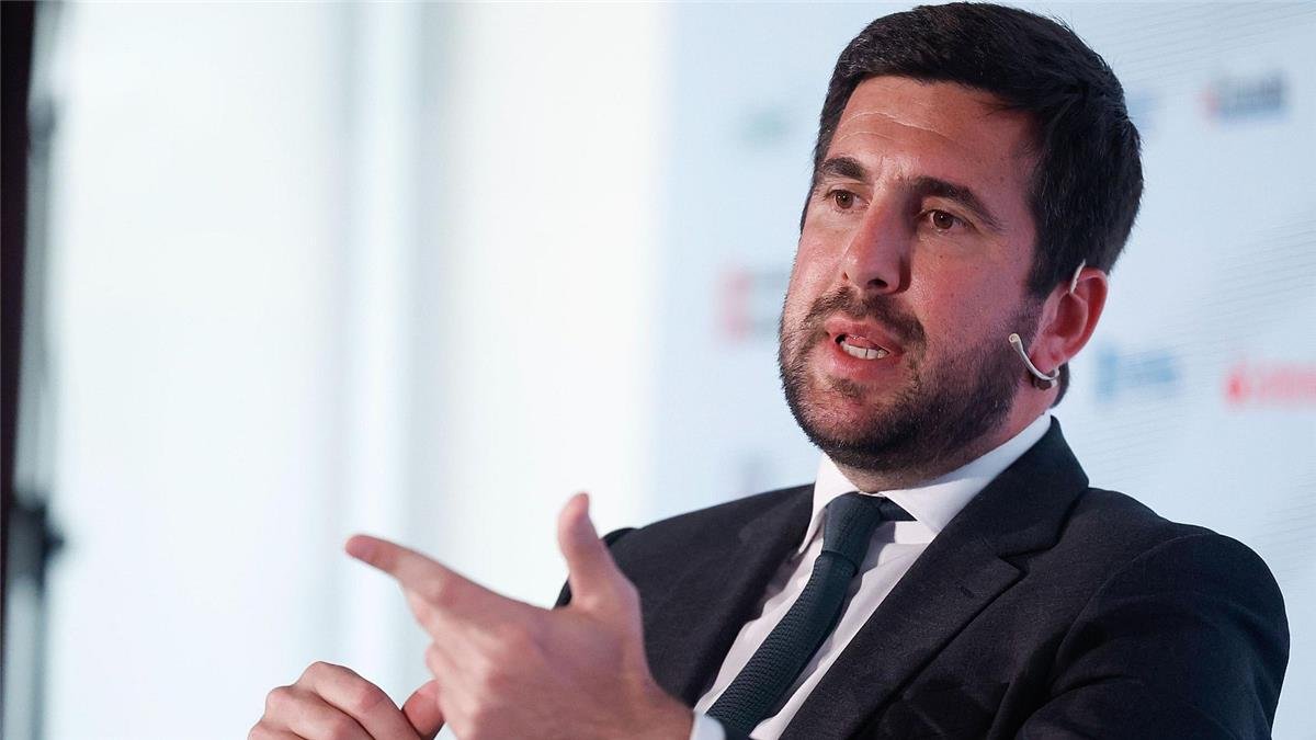إنريكي ريكيلمي يلمّح للعودة إلى سباق رئاسة ريال مدريد ويحدد «خطه الأحمر»