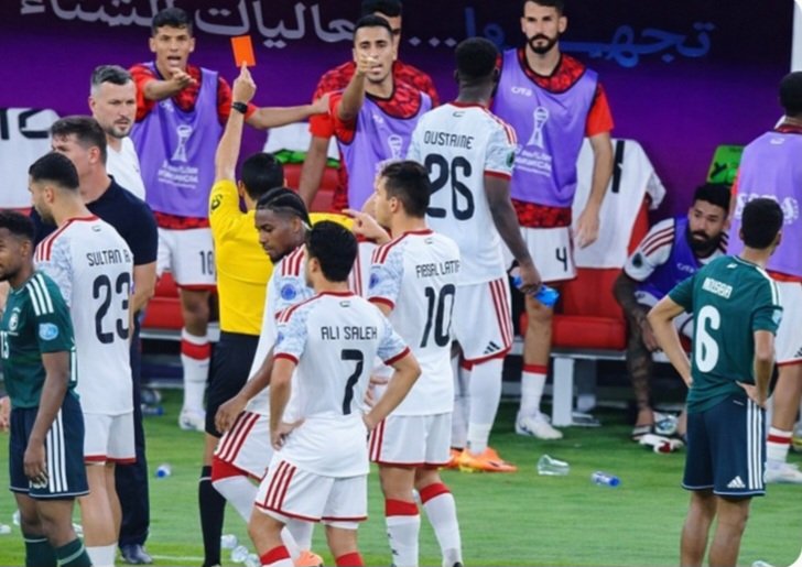 مشادة مثيرة في نهائي خليجي 27.. ماذا حدث بين لاعبي السعودية والإمارات والجماهير؟