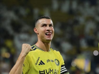 كريستيانو رونالدو يثير الجدل بتصرفه مع داروين نونيز بشأن الهلال
