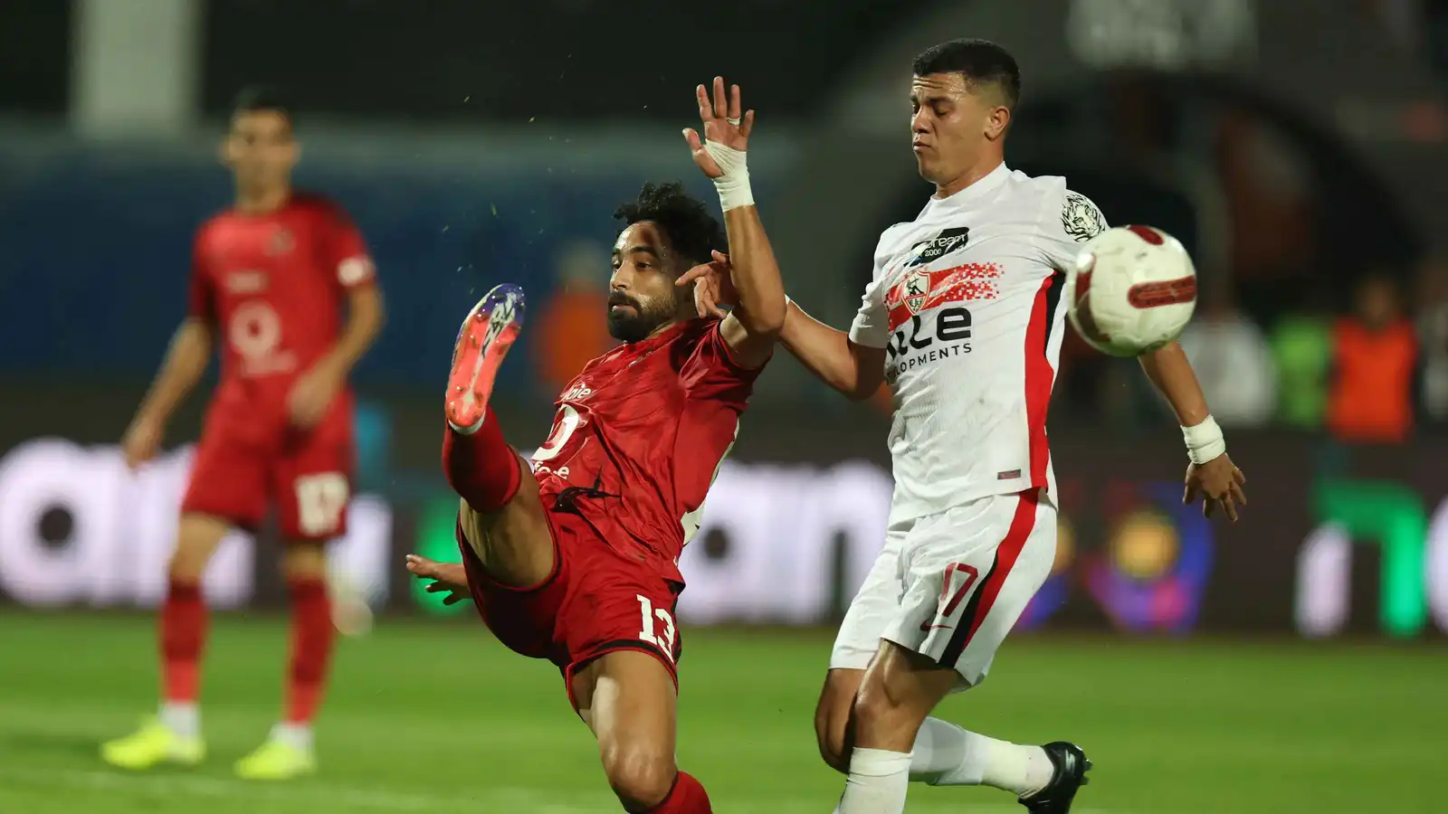 الأهلي يهزم الزمالك بثنائية نظيفة ويشعل صراع صدارة الدوري المصري