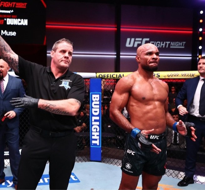 مارك جودارد يوضح سبب خصم نقطة من كريستيان ليروي دنكان في UFC Vegas 122