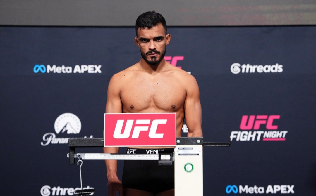 UFC تستغني عن إسماعيل بونفيم بعد خسارته الرابعة على التوالي بالإنهاء وإخفاقه في الوزن