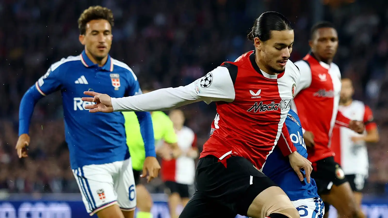 فينورد يهزم كومو في مباراة مثيرة بدوري أبطال أوروبا