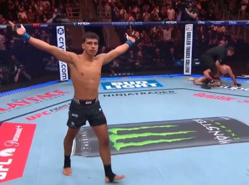كريستيان بيريز يصعق كايل نيلسون بإنهاء خاطف في UFC Edmonton