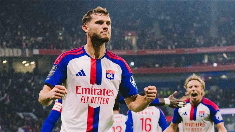بهدفين في الشوط الأول.. ليون يهزم نيس ويعتلي صدارة الدوري الفرنسي