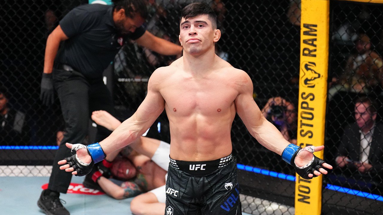 فاليخوس يكشف عن هدفه الكبير: هزيمة فولكانوفسكي والتتويج بلقب UFC