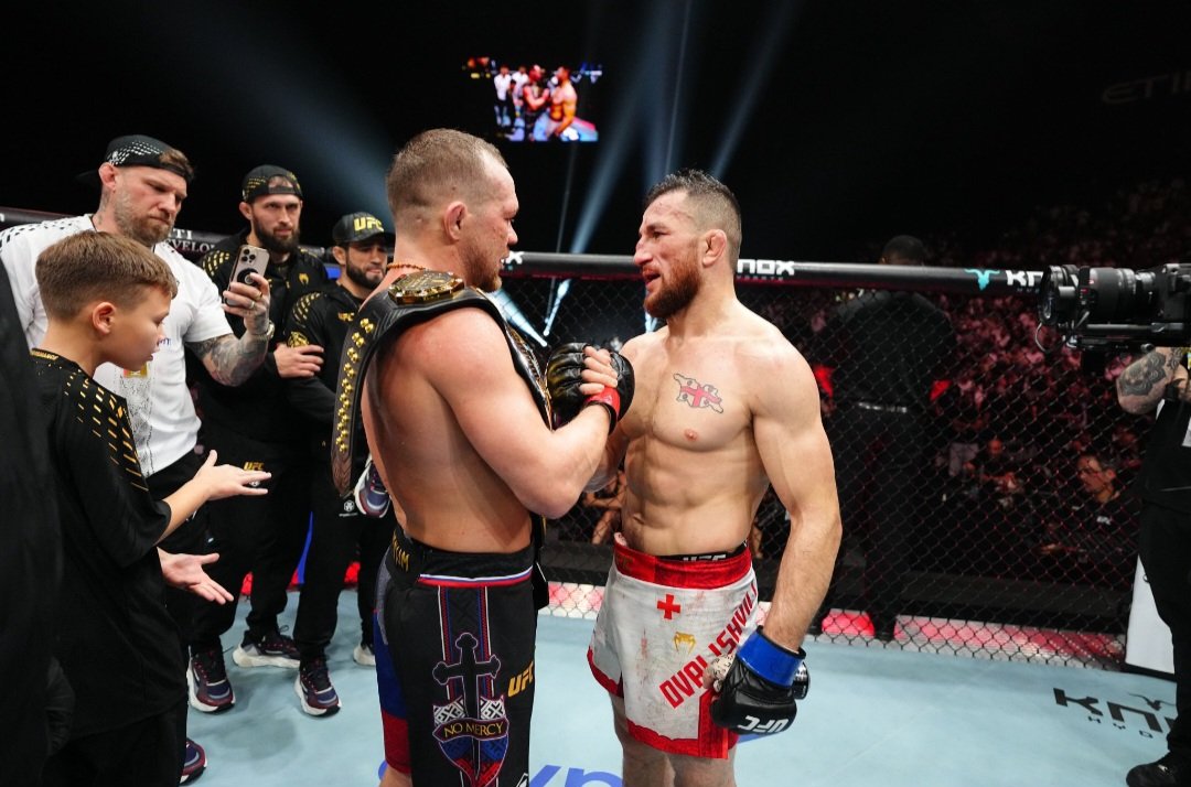 بيتر يان يهزم ميراب دفاليشفيلي ويستعيد لقب UFC بعد خمس جولات حافلة بالإثارة