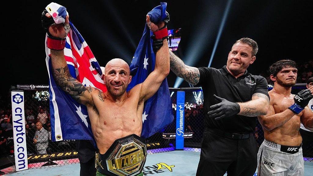 نجوم القتال يشيدون بألكسندر فولكانوفسكي بعد إنجازه التاريخي في UFC 333