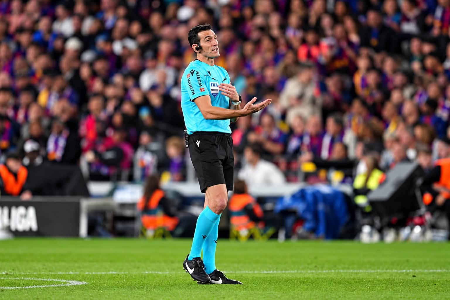 تقييم حكم الكلاسيكو يثير الجدل بعد فوز ريال مدريد على برشلونة
