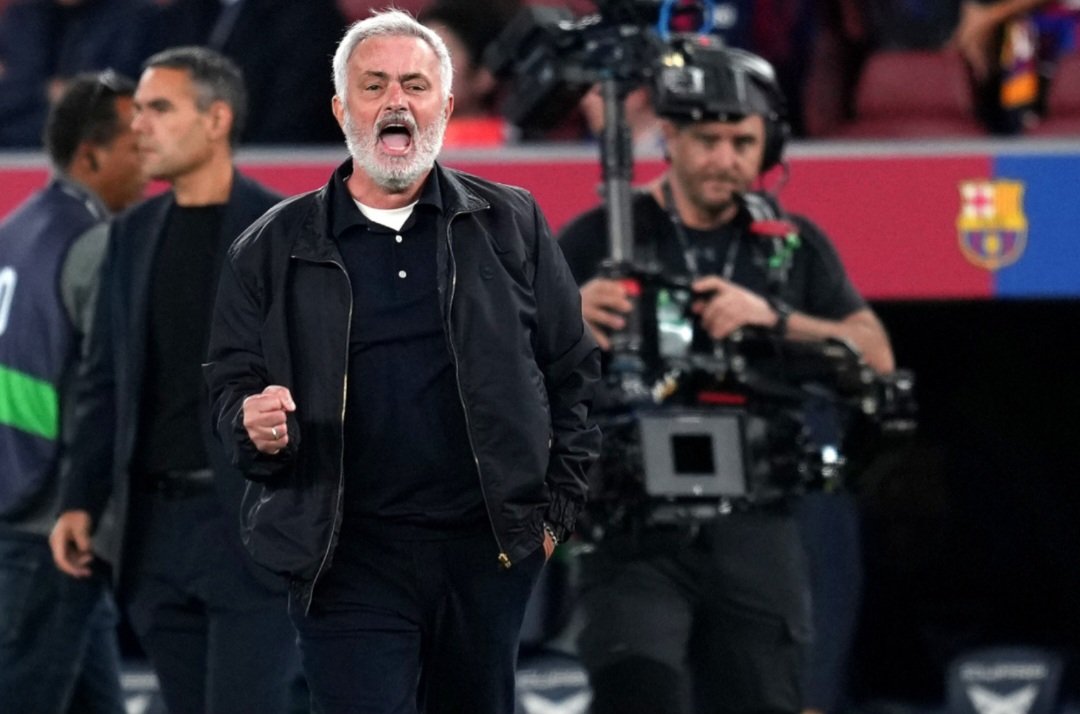 بعد الكلاسيكو.. مورينيو يعلّق على التحكيم ويكشف طموح ريال مدريد