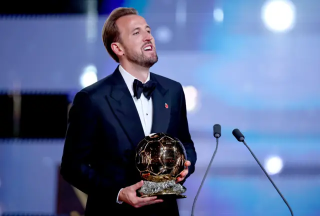 هاري كين يوجه رسالة مؤثرة إلى منتخب إنجلترا بعد تتويجه بالكرة الذهبية 2026